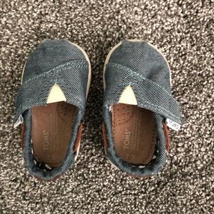 Baby Toms chambray size 3